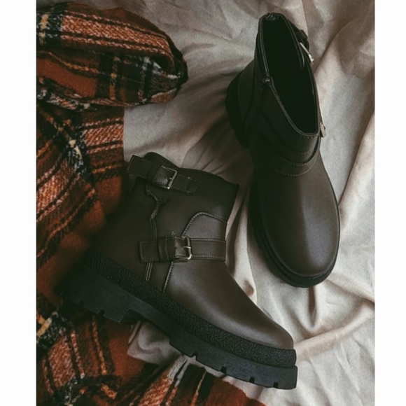 🚨FEW PAIRS LEFT// Dark Taupe Chunky boot - Picture 3 of 7